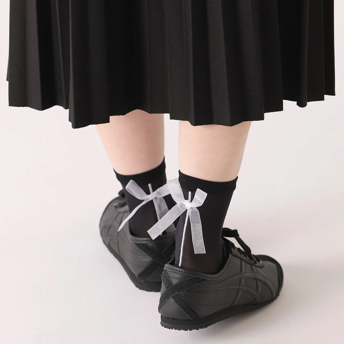 011133052 Lacy Bow Sheer Ankle Socks