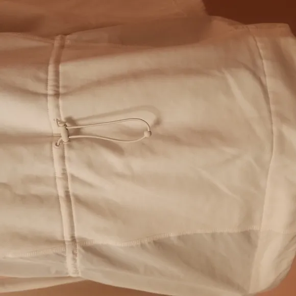 ATHLETA TRIUMPH WHITE HYBRID CREWNECK