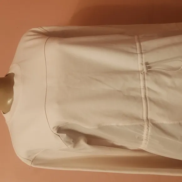 ATHLETA TRIUMPH WHITE HYBRID CREWNECK
