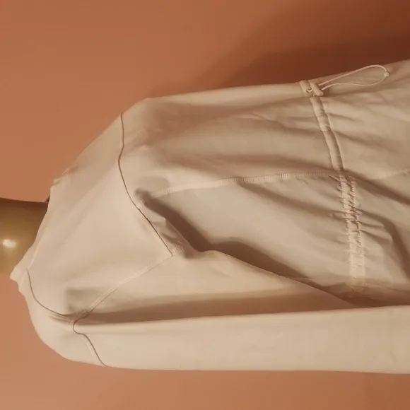 ATHLETA TRIUMPH WHITE HYBRID CREWNECK
