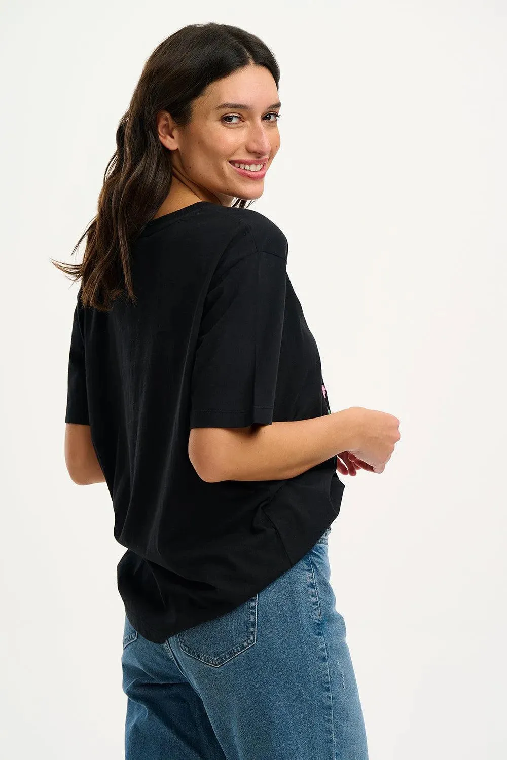 Camiseta Sugarhill Kinsley Relaxed Black Tigers & Toucans