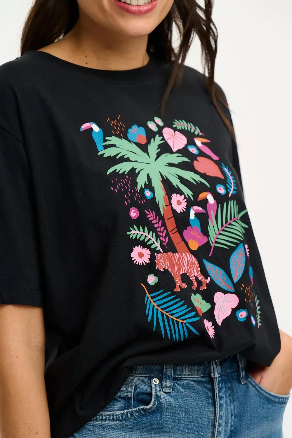 Camiseta Sugarhill Kinsley Relaxed Black Tigers & Toucans