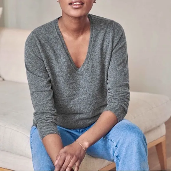 Entireworld 100% cashmere Type B Version 1 V Neck Sweater Sz M