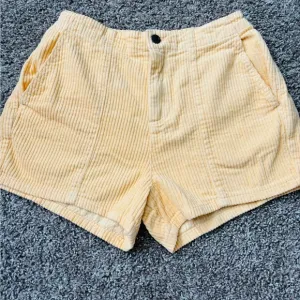 NWOT RVCA corduroy shorts size small