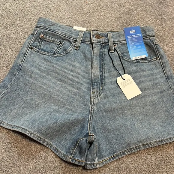 NWT Levi’s High Loose Jean Shorts