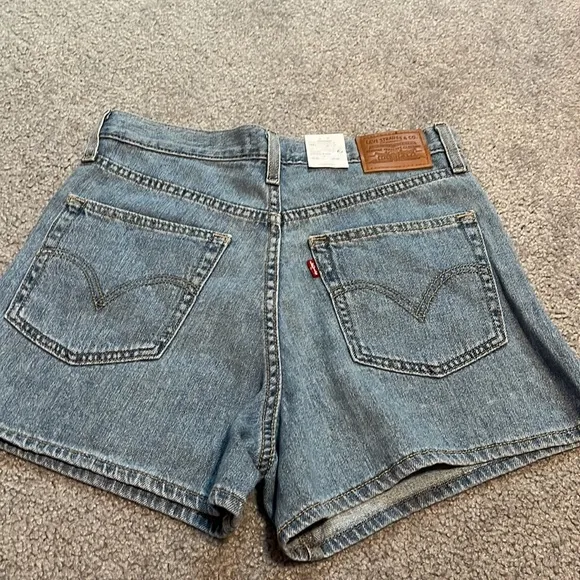 NWT Levi’s High Loose Jean Shorts