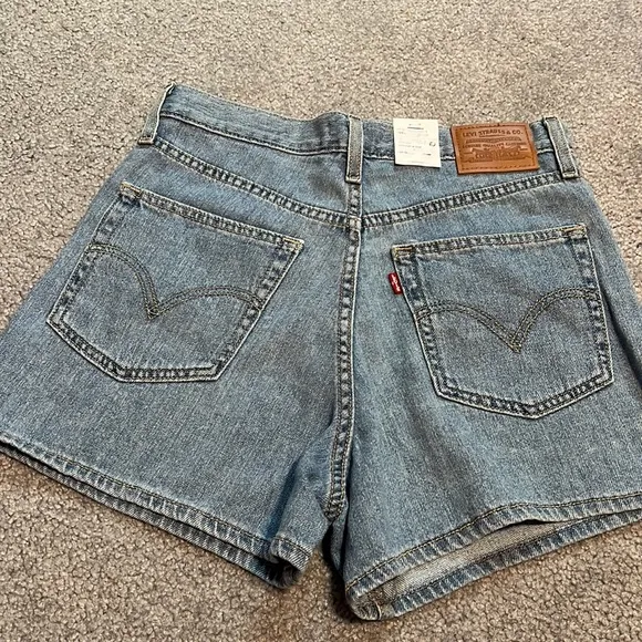 NWT Levi’s High Loose Jean Shorts