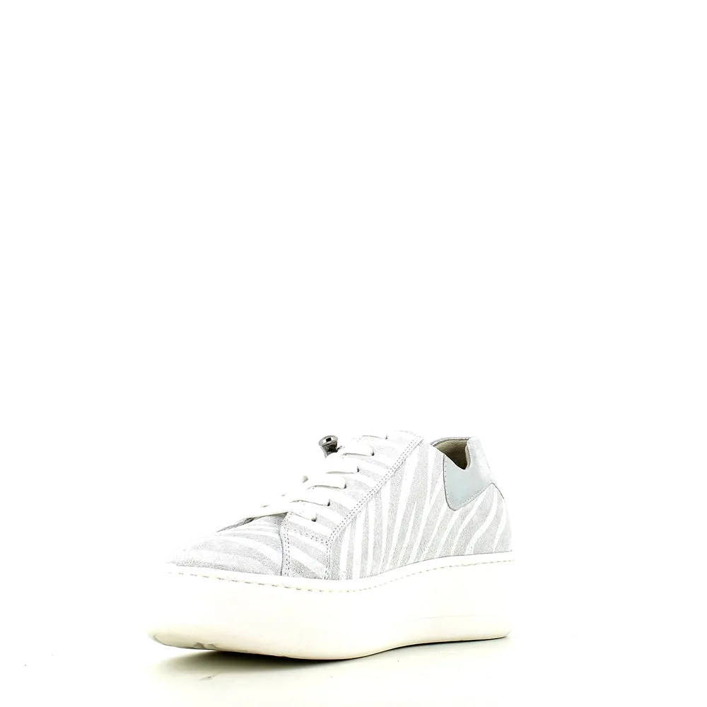 Waldlaufer Nicky Trainer Pearl Silver