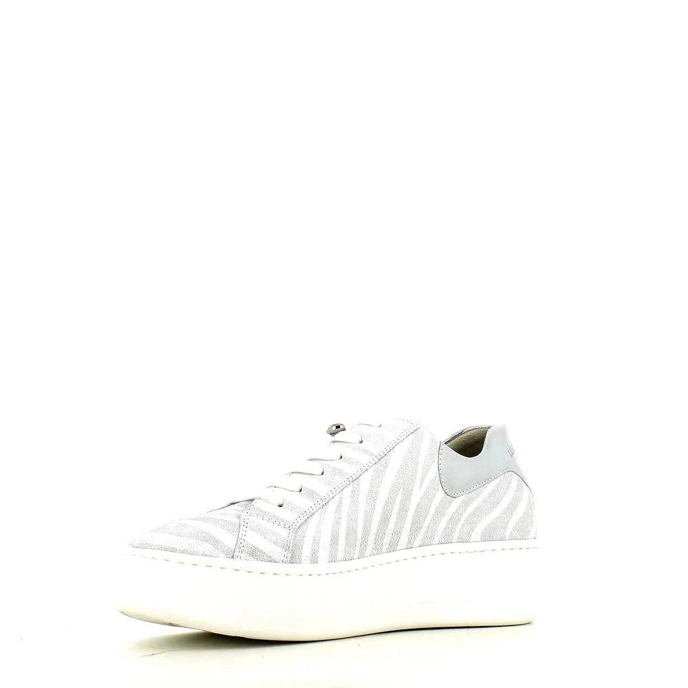 Waldlaufer Nicky Trainer Pearl Silver