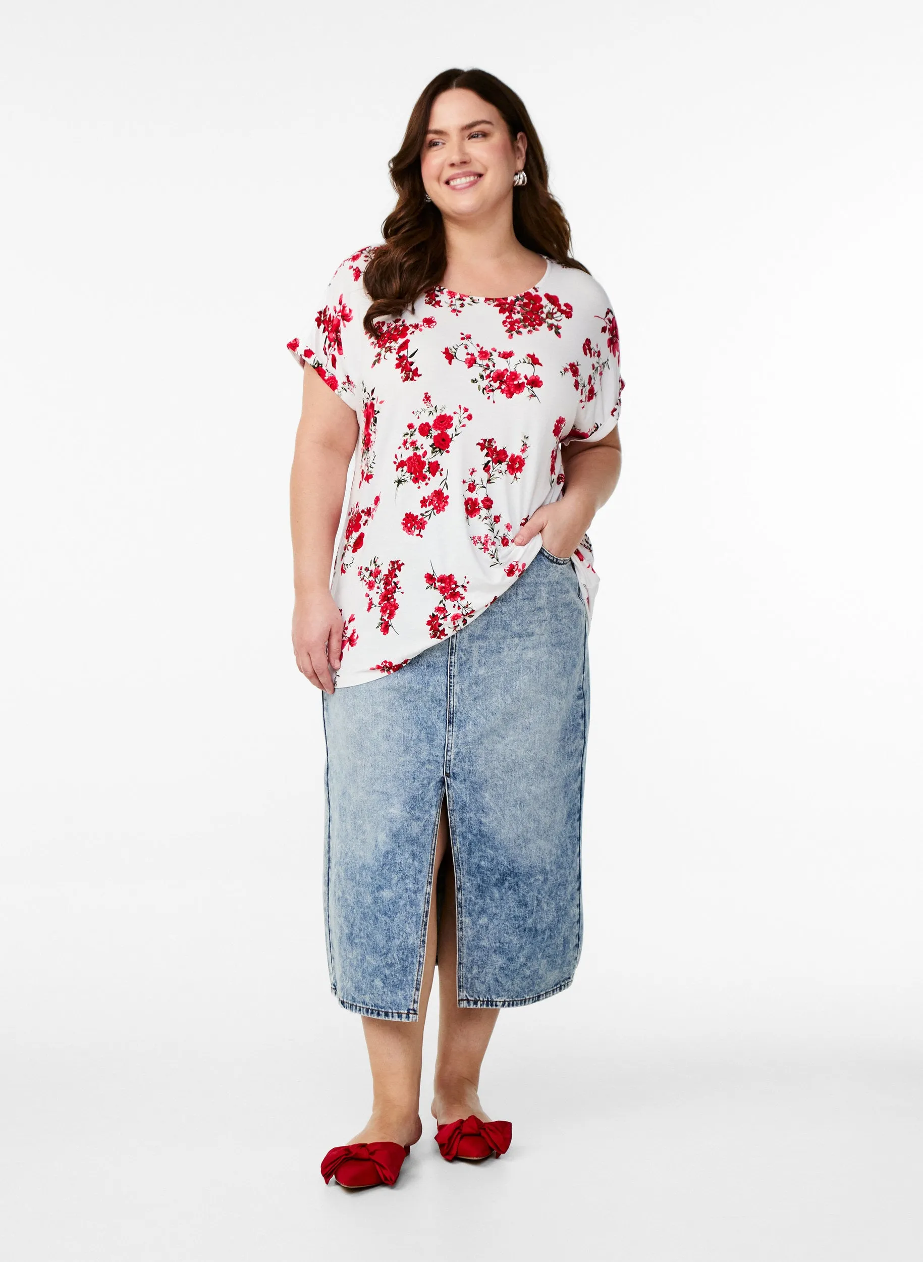 Zizzi Malis White T-Shirt with Red Flowers